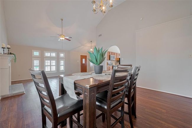 5814 N Magazine Cir, House other with 3 bedrooms, 2 bathrooms and 2 parking in Houston TX | Image 12