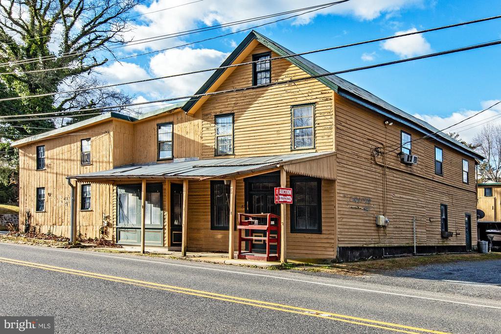 37 N Greenwich St, Alloway, NJ 08001