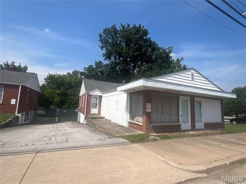 9637 Lackland Rd, Overland, MO, 63114-3427 | Card Image