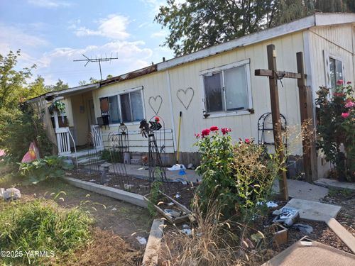 321 S Blvd South Ave, Granger, WA, 98932 | Card Image