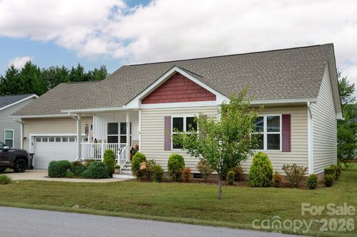 27 Daylilly Ct, Hendersonville, NC, 28739-8756 | Card Image