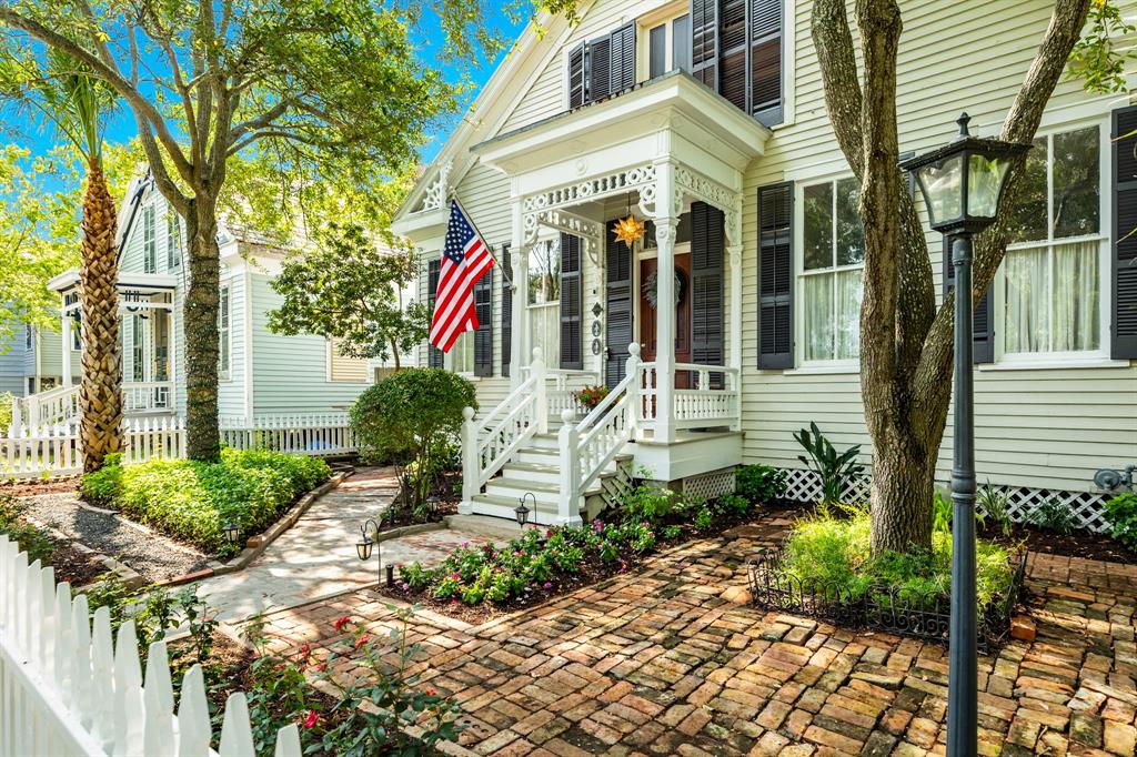 Avenue L , Galveston, TX 77550
