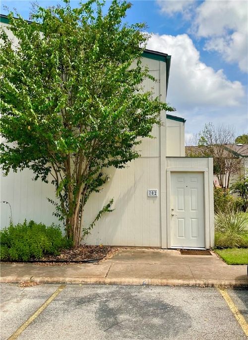 apt-702-6718 Silvermine Dr, Austin, TX, 78736-1742 | Card Image