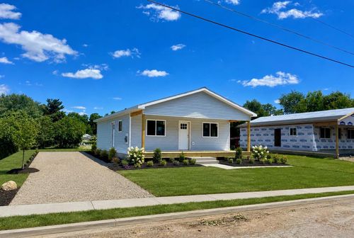 751 Tomlinson St, Jackson, MI, 49203-2061 | Card Image