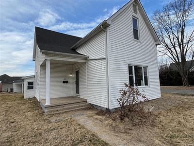 841 N Franklin, House other with 3 bedrooms, 2 bathrooms and null parking in Staunton IL | Image 2