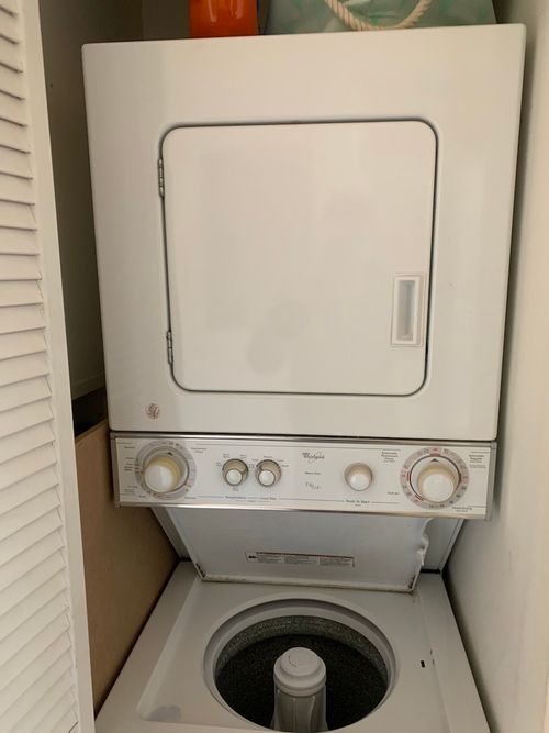 apt-2r-850 W Fletcher St, Chicago, IL, 60657-4457 | Card Image