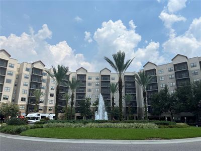 2201 - 14501 Grove Resort Avenue, Condo with 3 bedrooms, 3 bathrooms and null parking in Winter Garden FL | Image 2