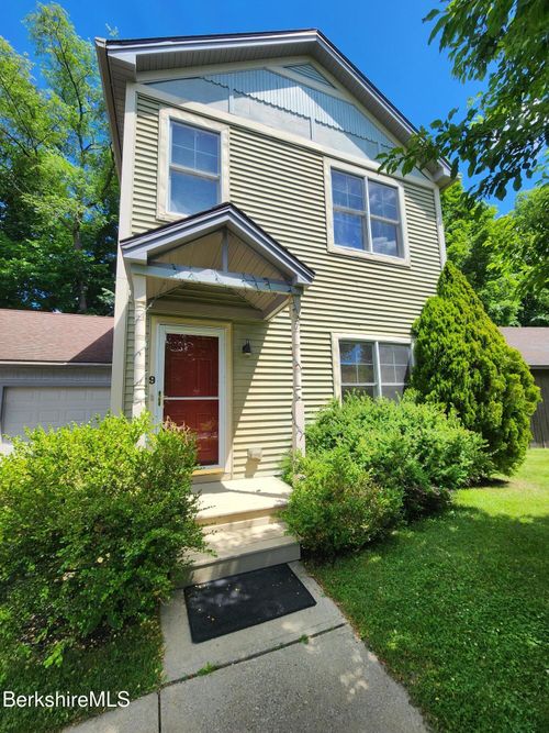 9 Stanley Dr, Great Barrington, MA, 01230-9712 | Card Image