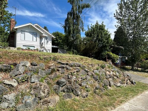 6538 51st Ave S, Seattle, WA, 98118-3320 | Card Image