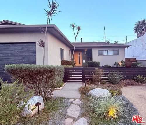 7462 W 80th St, Los Angeles, CA, 90045-6805 | Card Image