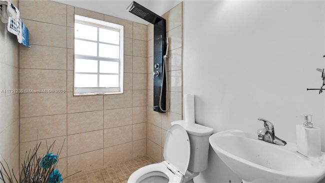 724 Nw 77 Th St, Home with 0 bedrooms, 0 bathrooms and 5 parking in Miami FL | Image 17