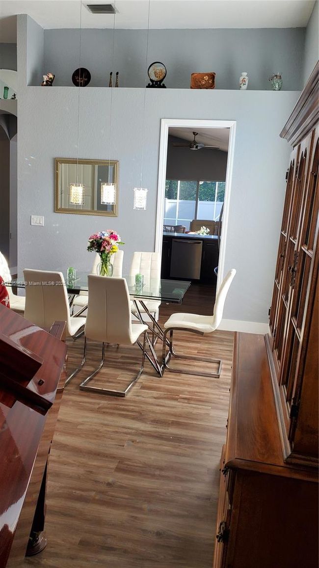 7310 Nw 17 Th Ct, House other with 4 bedrooms, 2 bathrooms and null parking in Pembroke Pines FL | Image 8