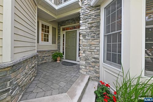 3 Schindler Ct, Upper Saddle River, NJ, 07458-2363 | Card Image