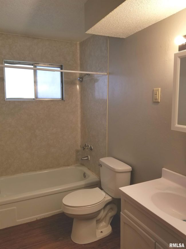 APT-6 - 3528 Bridge Ave, Condo with 2 bedrooms, 1 bathrooms and null parking in Davenport IA | Image 8