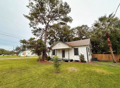 330 Gordy Rd, Bacliff, TX, 77518-1326 | Card Image