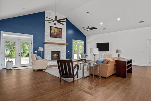 207 W Neyland St, Colmesneil, TX, 75938-1252 | Card Image