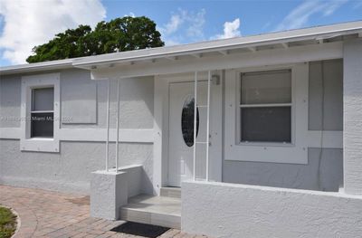 5291 Ne 17th Ave, House other with 4 bedrooms, 2 bathrooms and null parking in Pompano Beach FL | Image 3