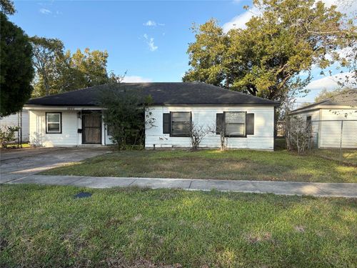 5225 Longmeadow St, Houston, TX, 77033-2745 | Card Image