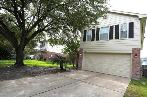 6419 Halstead Meadows Cir, Houston, TX, 77086-2833 | Card Image