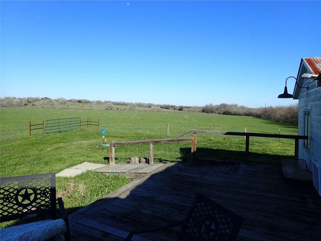 471 Fm 1296, Home with 1 bedrooms, 1 bathrooms and 3 parking in Waelder TX | Image 9