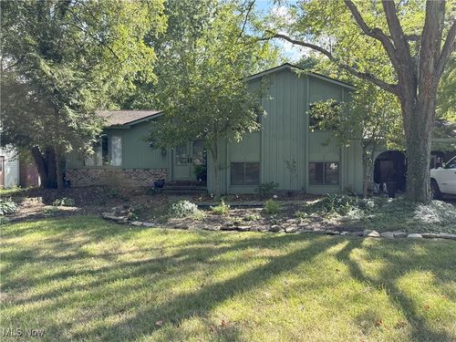 806 Valley Dr, Amherst, OH, 44001-2041 | Card Image