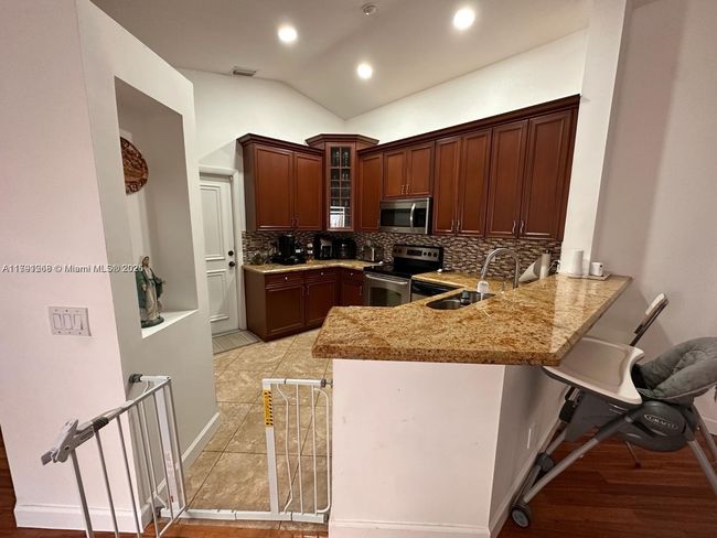 591 Talavera Rd, House other with 3 bedrooms, 2 bathrooms and null parking in Weston FL | Image 7