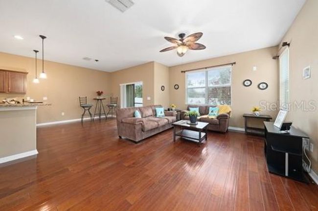 8609 Fiddleleaf Ct, Townhouse with 3 bedrooms, 3 bathrooms and null parking in TAMPA FL | Image 7
