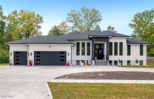 560 Elm St, Sheffield Lake, OH, 44054-1685 | Card Image