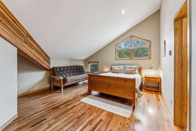 Upper level guest suite | Image 28