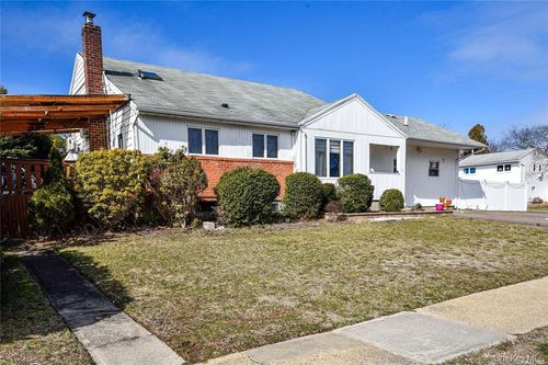 65 Sylvia Ln, Plainview, NY, 11803-4820 | Card Image