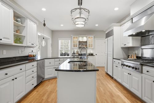16 Gowing Ln, Amherst, NH, 03031-2528 | Card Image