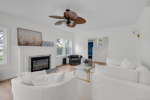 42 Stratford Rd, Scarsdale, NY, 10583-4935 | Card Image