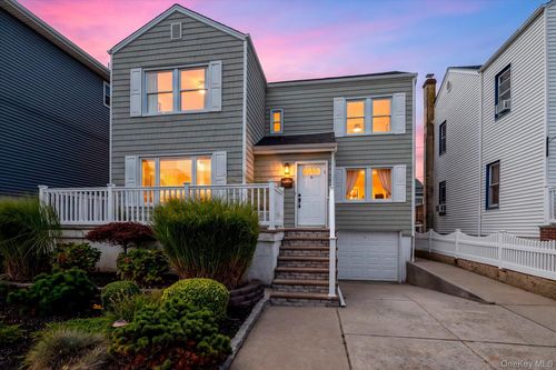 7 Vinton St, Long Beach, NY, 11561-2607 | Card Image