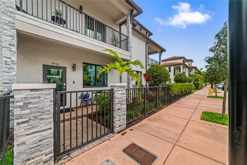0-4741 Nw 84th Ave, Doral, FL, 33166-5651 | Card Image