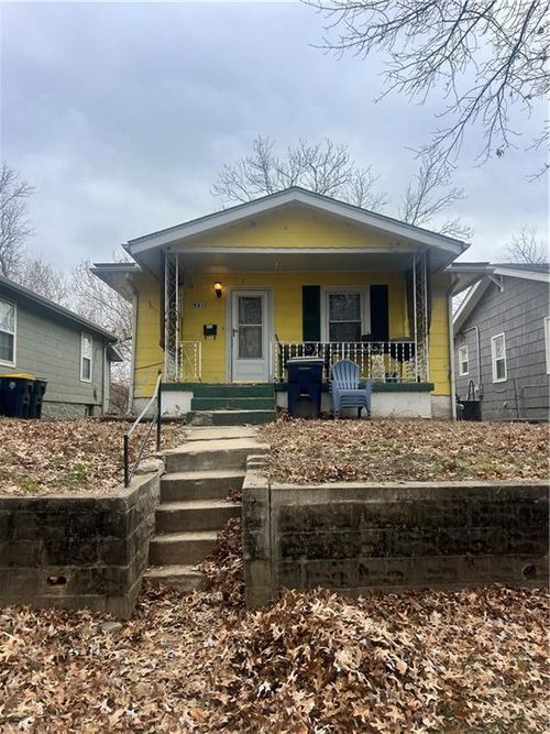 5211 Gladstone Blvd, Kansas City, MO, 64123-1420 | Card Image