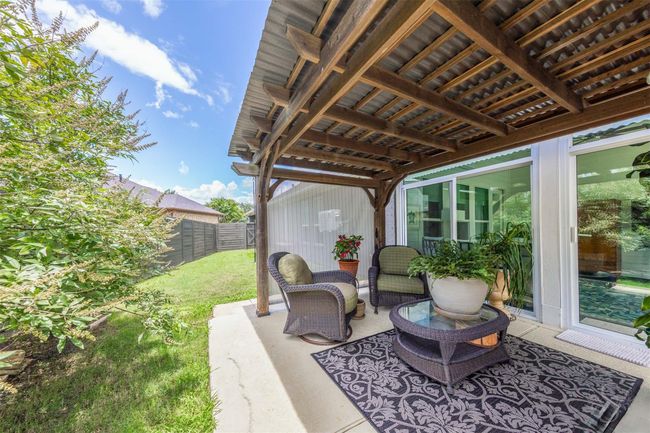 The combination of sleek, transparent architecture and efficient climate control makes this sun room a perfect sanctuary for any time of the year. | Image 30