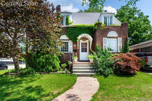 8911 Manor Ave, Allen Park, MI, 48101-1421 | Card Image