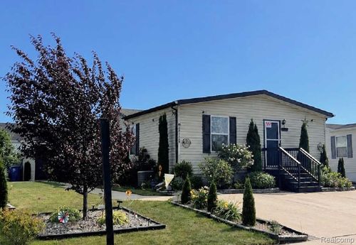 24445 Edwin Dr, Flat Rock, MI, 48134-1838 | Card Image