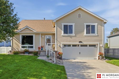 822 Clearwater Drive, Papillion, NE, 68046-0000 | Card Image