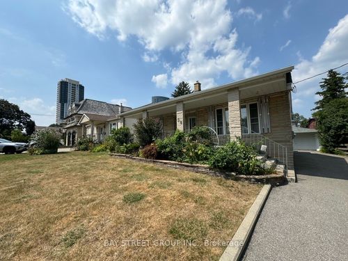 38 Woodward Ave, Thornhill, ON, L3T1E5 | Card Image
