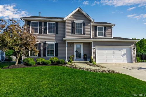 2 Magrum Ln, Lancaster, NY, 14086-4462 | Card Image