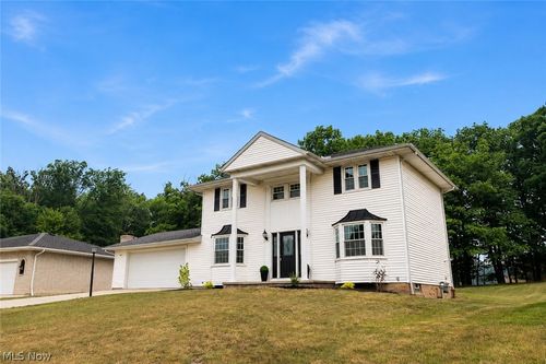 5216 Sassafras Dr, Parma, OH, 44129-6539 | Card Image