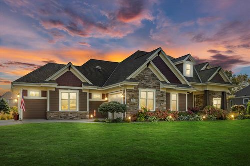 2716155 Maple St, Sussex, WI, 53089-4711 | Card Image