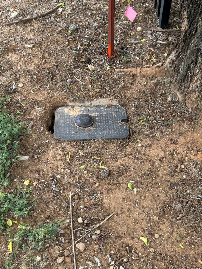Exterior details featuring a water meter | Image 5