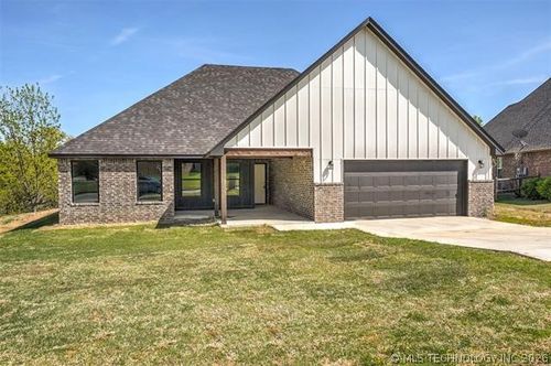 8290 Overlook Trl, Claremore, OK, 74019-2561 | Card Image