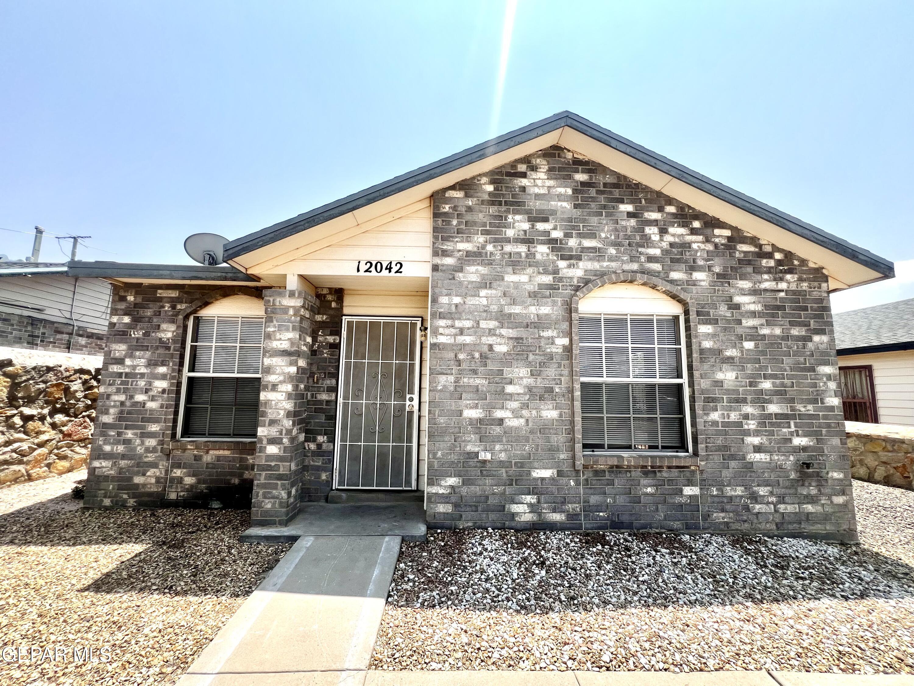 Royal Woods Dr, El Paso, TX 79936