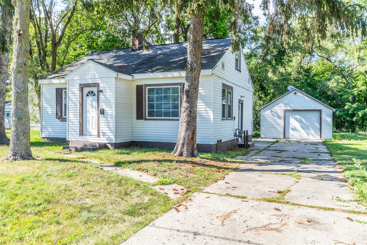 Wesley Ave, Muskegon, MI 49442