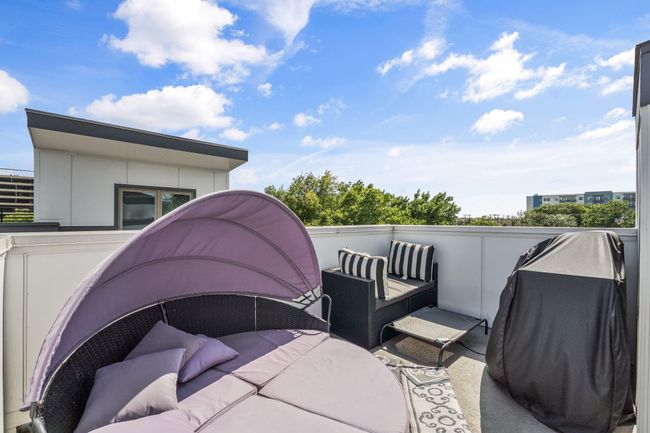 Upstairs outdoor patio | Image 25