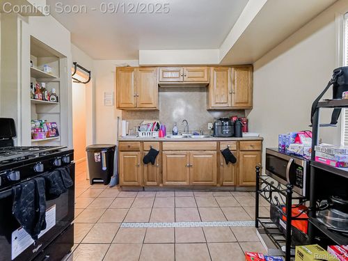 19345 Fenmore St, Detroit, MI, 48235-2252 | Card Image