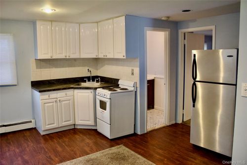 927 Jackson Ave, Lindenhurst, NY, 11757-1623 | Card Image